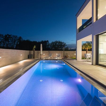 Luxury Villa Weiss - Malinska - Heated Pool - Central Floor Heating In Winter 외부 사진