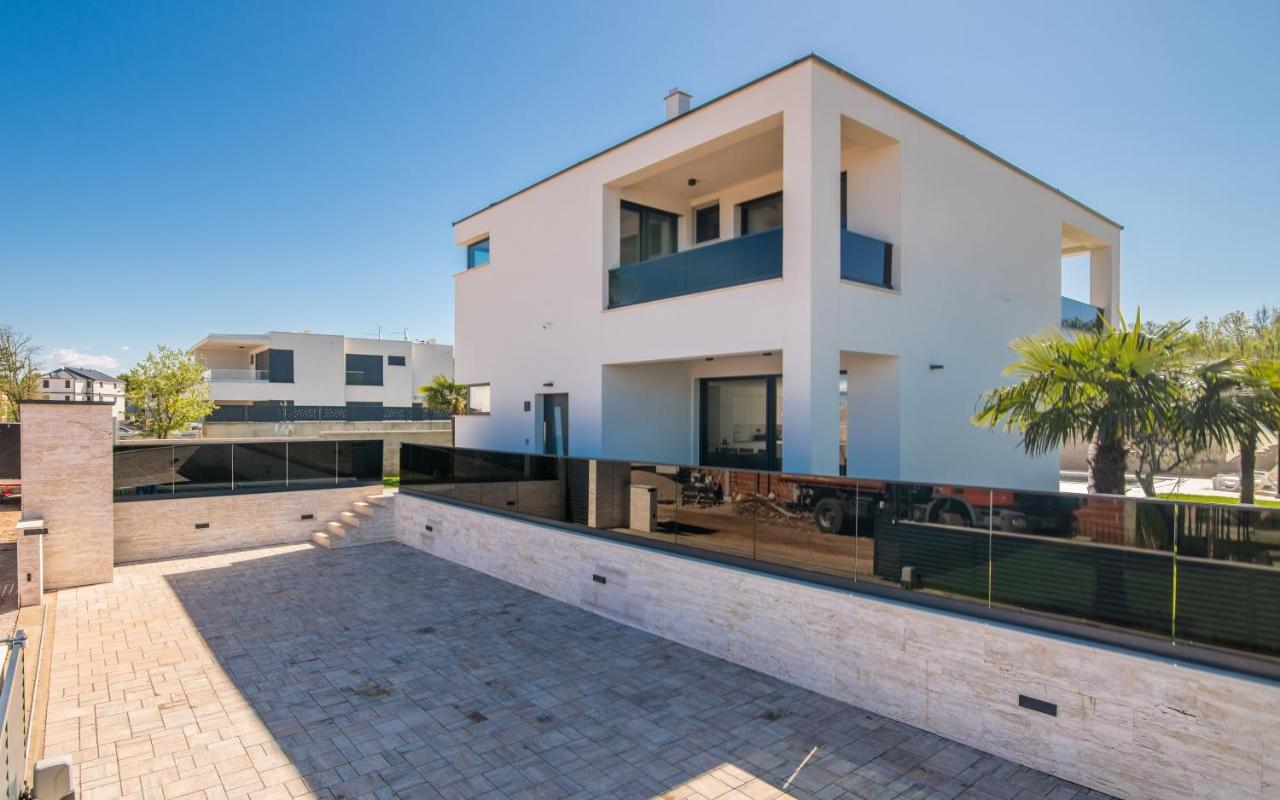 Luxury Villa Weiss - Malinska - Heated Pool - Central Floor Heating In Winter 외부 사진