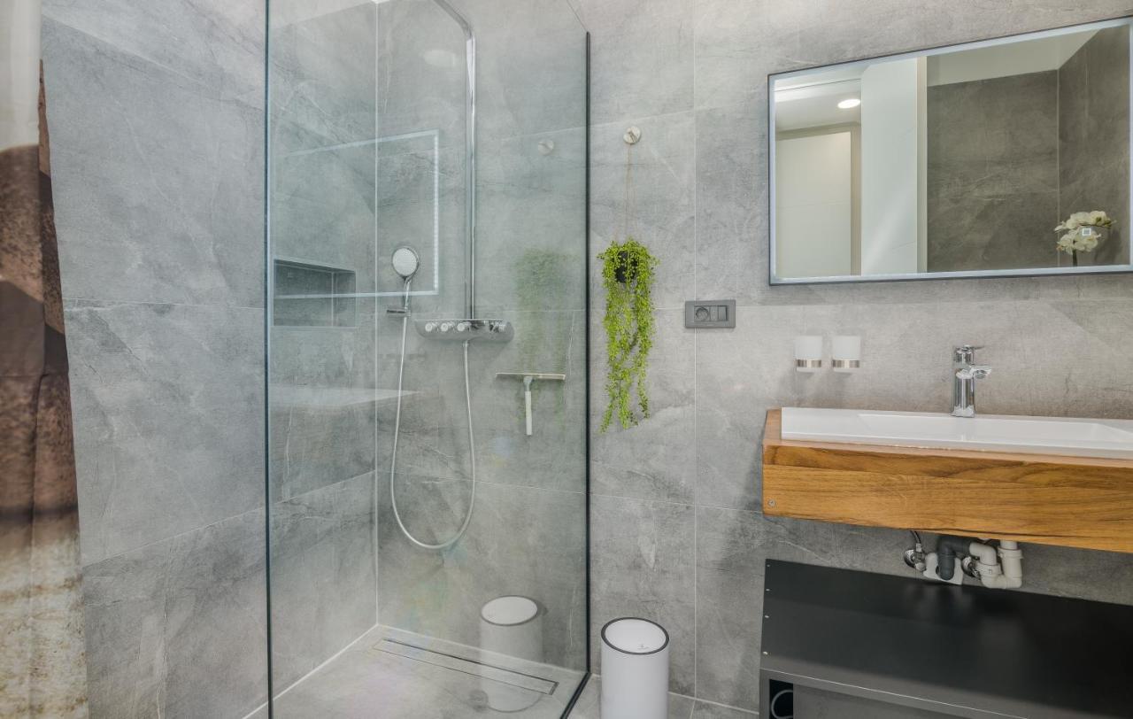 Luxury Villa Weiss - Malinska - Heated Pool - Central Floor Heating In Winter 외부 사진