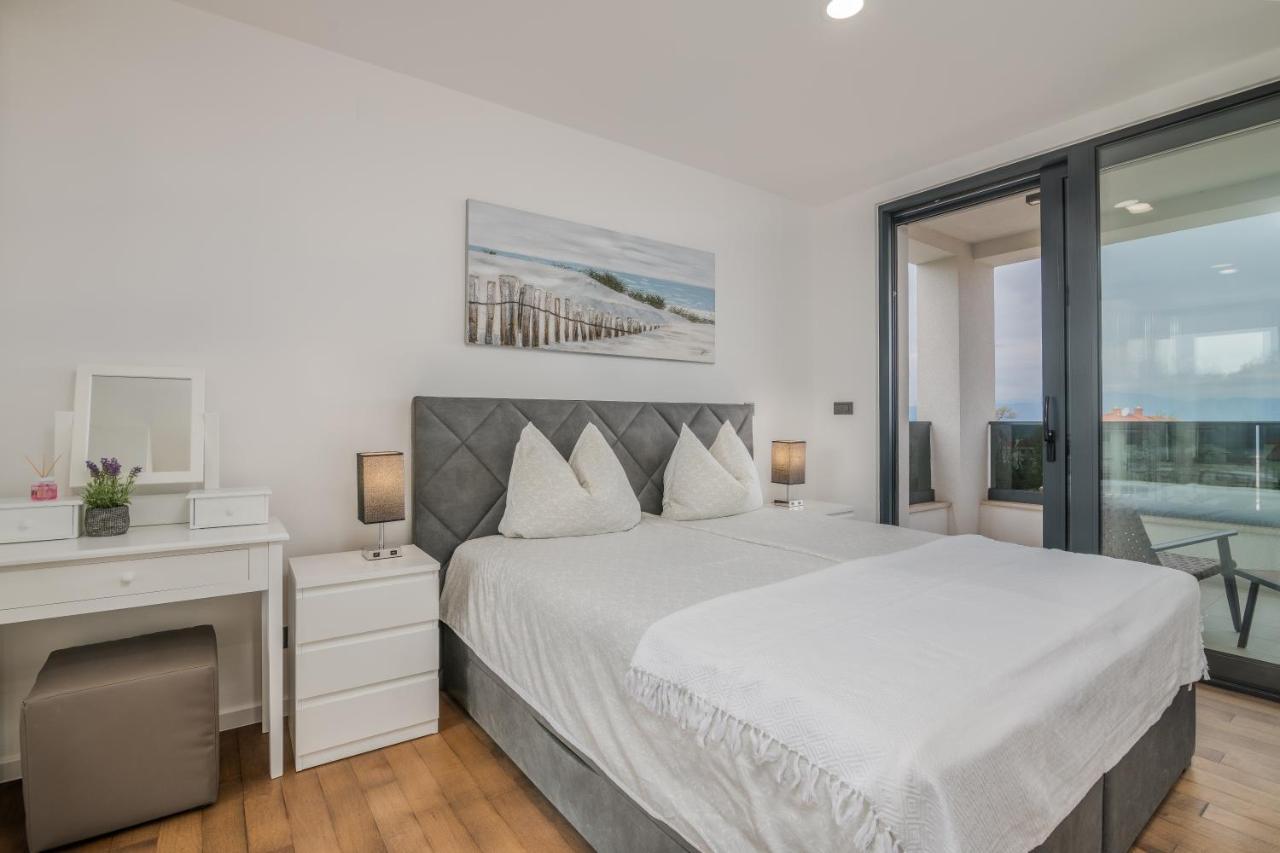 Luxury Villa Weiss - Malinska - Heated Pool - Central Floor Heating In Winter 외부 사진