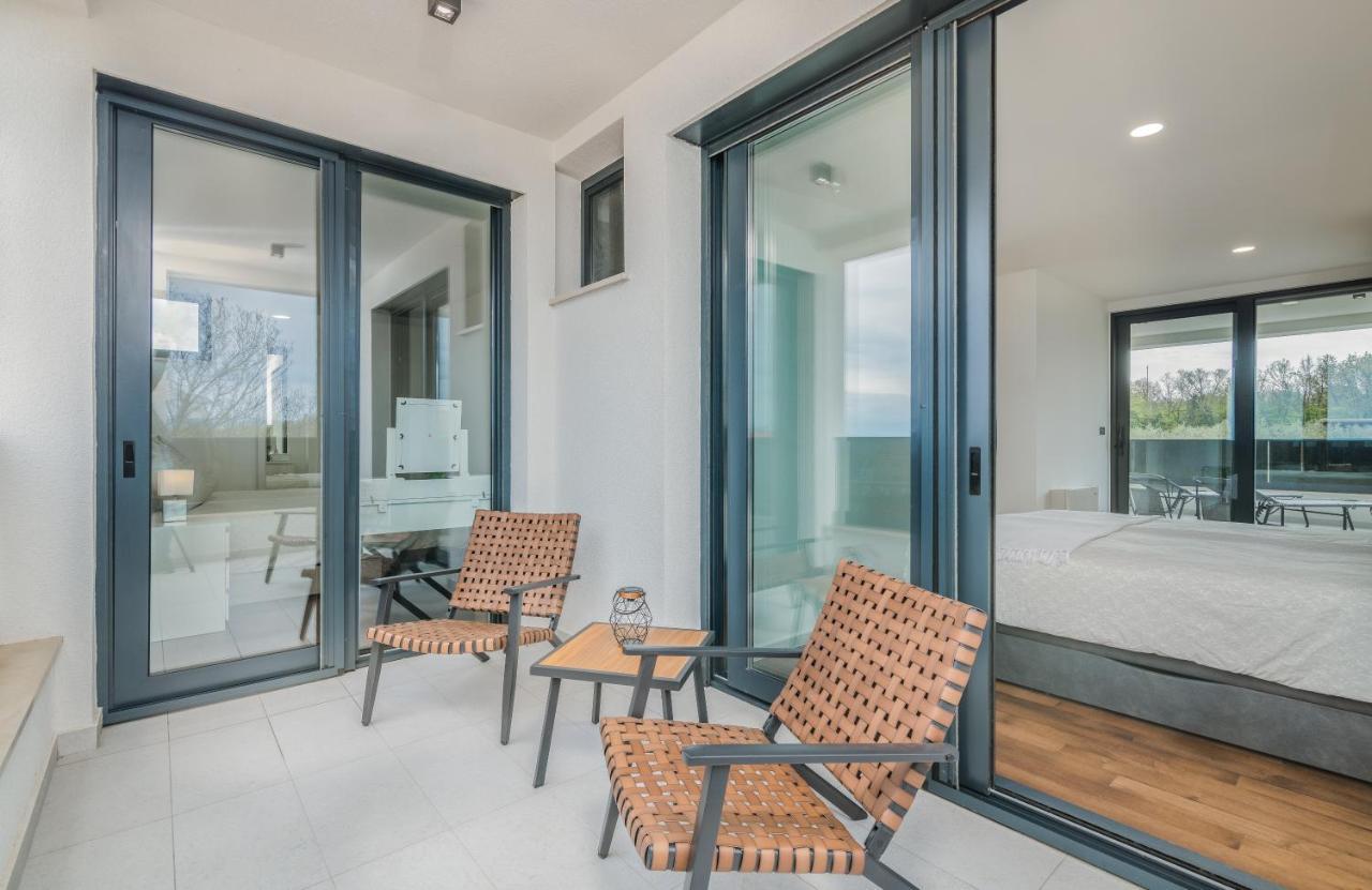 Luxury Villa Weiss - Malinska - Heated Pool - Central Floor Heating In Winter 외부 사진